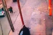 Motochorros sueltos en Morón: atacaron a un automovilista y le sacaron un bolso con las pertenencias