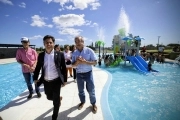 Kicillof inauguró nuevas piscinas en el Complejó Termal de Tapalqué para las infancias