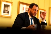 El jefe de asesores de Milei dijo que "el único problema de Argentina es que está lleno de argentinos"