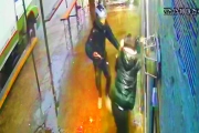 Sobre llovido, mojado: frenó hasta que pase el temporal y un motochorro le robó todo