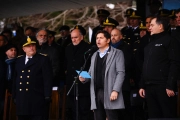 Escuela Vucetich: Kicillof encabezó la jura a la bandera de cadetes y prometió mejores condiciones para la Policía bonaerense