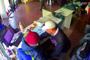 Desvalijaron una tienda de deportes en Lanús: se llevaron la ropa de un equipo de fútbol infantil