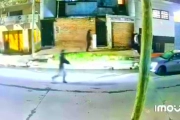 En Lanús, violenta banda asaltó a una familia cuando llevaba al hijo a un cumpleaños