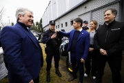 Kicillof y Javier Martínez entregaron vehículos, escrituras y equipo sanitario para Pergamino