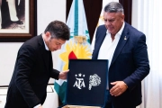 Kicillof y Tapia firmaron u convenio para que el Estadio Único de La Plata sea “la nueva casa de la Selección”