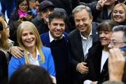 En modo campaña: Kicillof, Magario y Cascallares comenzaron con las recorridas del MDF por la Tercera