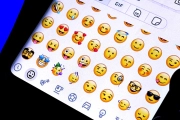 Los emojis animados aterrizaron de imprevisto a los chats de WhatsApp: cómo activarlos
