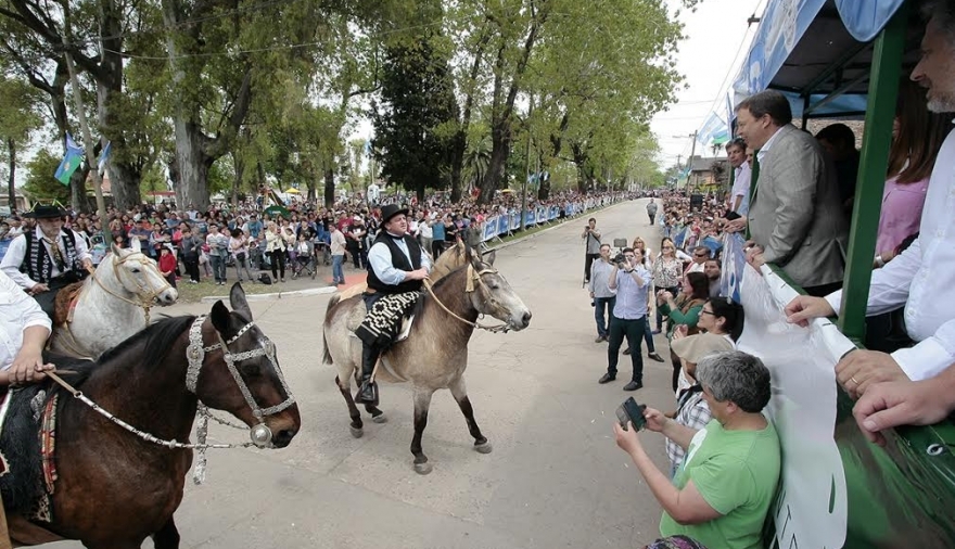 Cascallares celebró junto a los vecinos de Glew el 151º aniversario de la localidad
