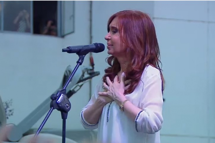 Cristina le pidió a Bonadio ir a juicio oral en la causa por el "dólar futuro"