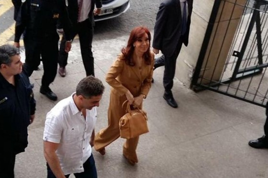 Cristina fue hasta Comodoro Py por la causa del dólar futuro: con críticas, contó su vivencia por Twitter