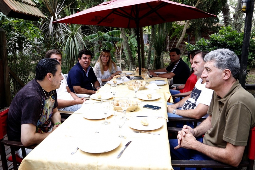 El Grupo Fénix desembarcó en Villa Gesell: junto al intendente hablaron de "un acuerdo roto por Vidal"