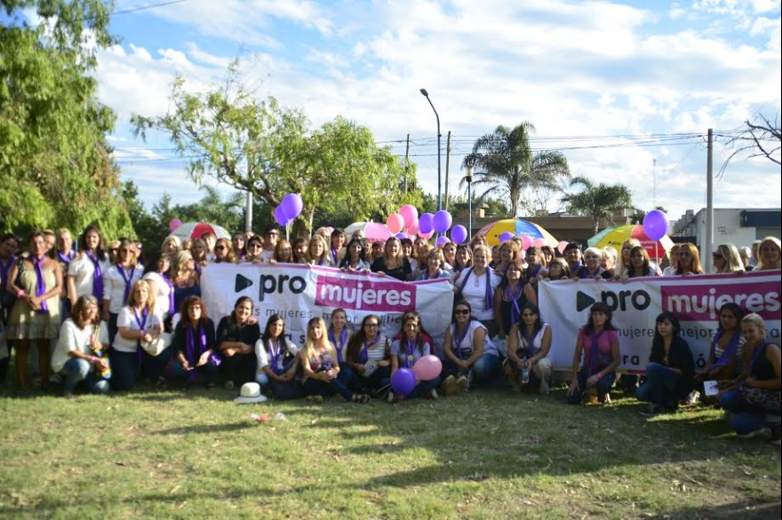 Integrantes de la Red de Mujeres PRO realizaron una caminata en Presidente Perón