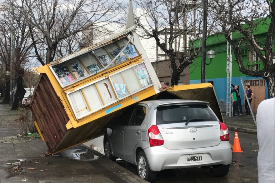 Imágenes y consecuencias del feroz temporal que pasó por La Plata y regiones aledañas