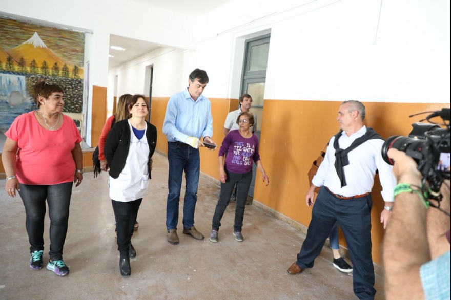 Mal momento para Bullrich: fue escrachado en Avellaneda y Ferraresi lo cruzó por Twitter