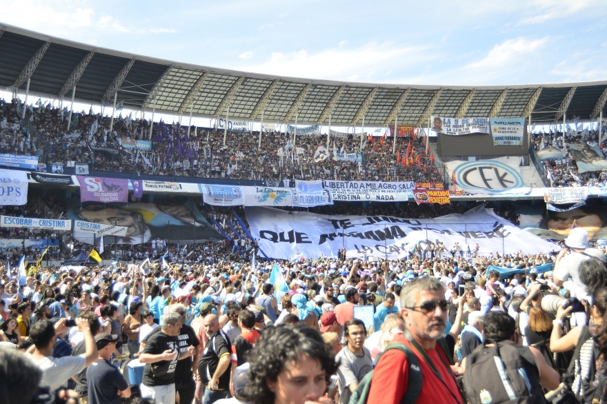 Fotogalería del masivo acto de Cristina realizado en el estadio de Racing