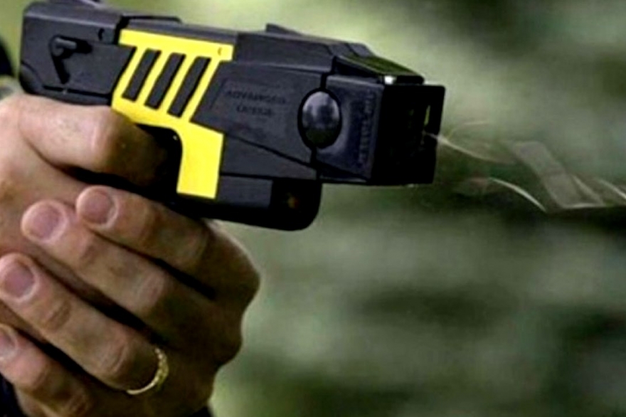 En medio de la polémica, Provincia aclara que la Bonaerense no tendrá Taser: sólo el Grupo Halcón