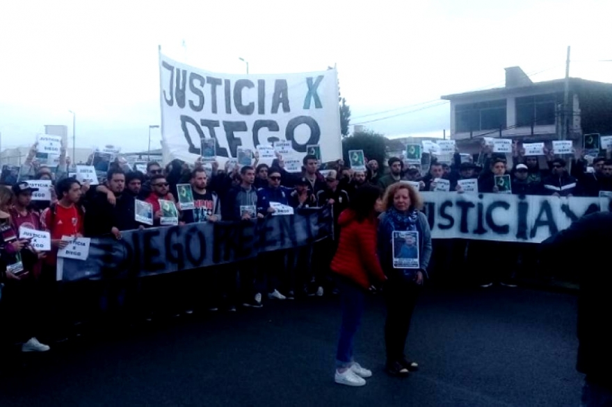 Cuatro policías separados por la muerte de un hombre: denuncian caso de “gatillo fácil”