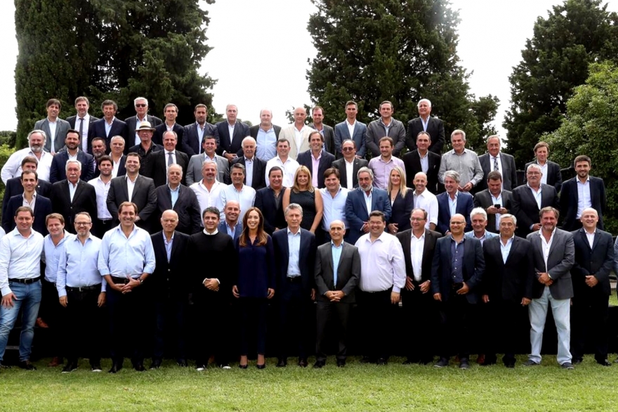 Intendentes de Cambiemos esconden a Macri en las boletas que reparten: mirá como es su sistema