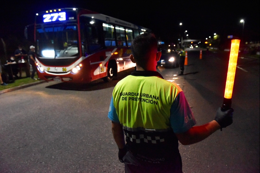 Cuarentena: hasta el 31 de marzo en La Plata, el transporte público funcionará con frecuencia de feriado