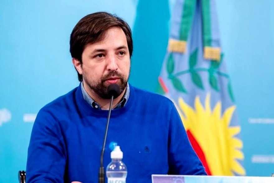 "Esperamos tener a toda la población de riesgo vacunada para junio", dijo Kreplak