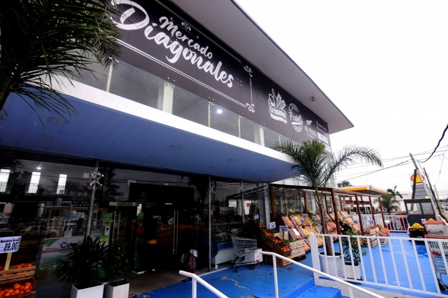 Garro recorrió el nuevo Mercado Diagonales: el polo comercial de La Plata