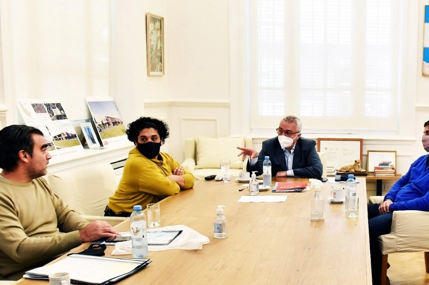 Julio Zamora firmó un acuerdo para el desarrollo de cooperativas locales