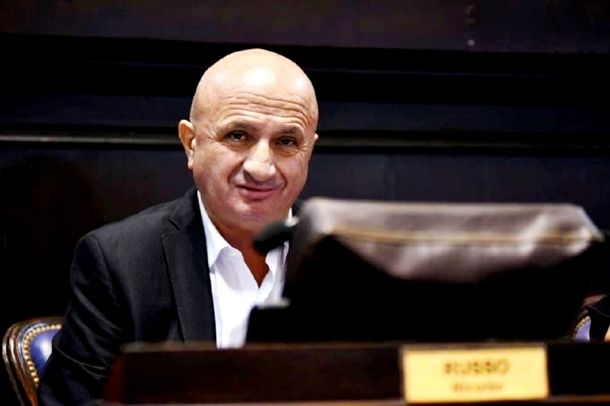 Tras fallo judicial, Russo debe dejarle su banca a María Angela La Rosa