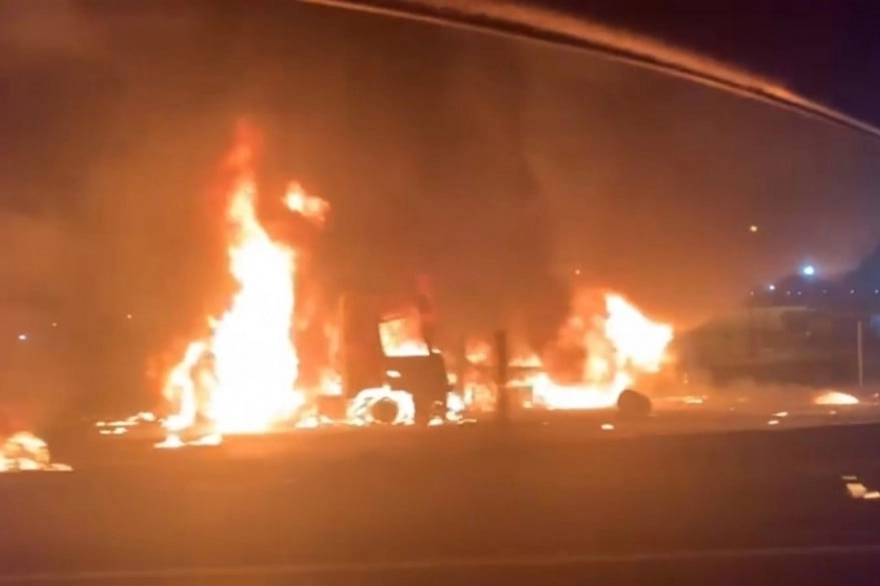 Conmoción por un choque fatal y explosión en la Panamericana