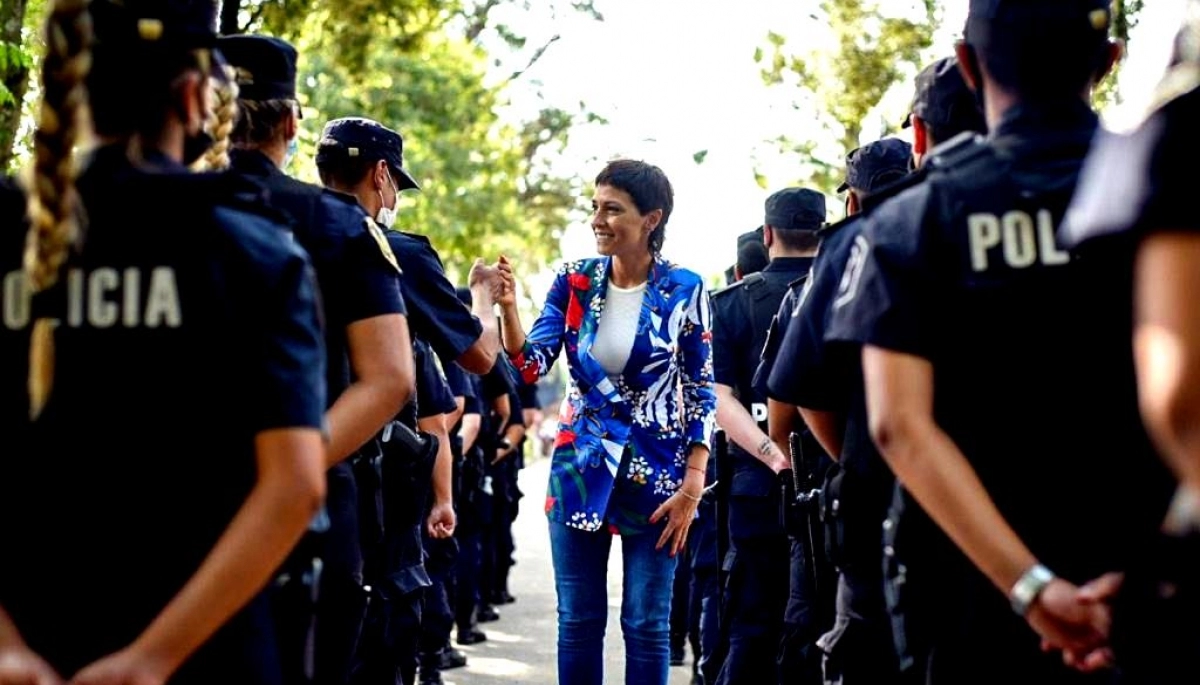 Mayra Mendoza recibió a los nuevos policías que se desplegarán en Quilmes