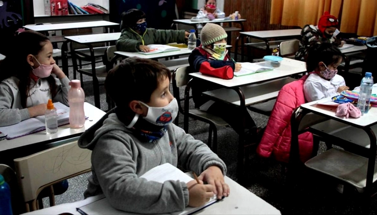 Efecto mariposa: CABA dejará de exigir barbijo obligatorio en las escuelas