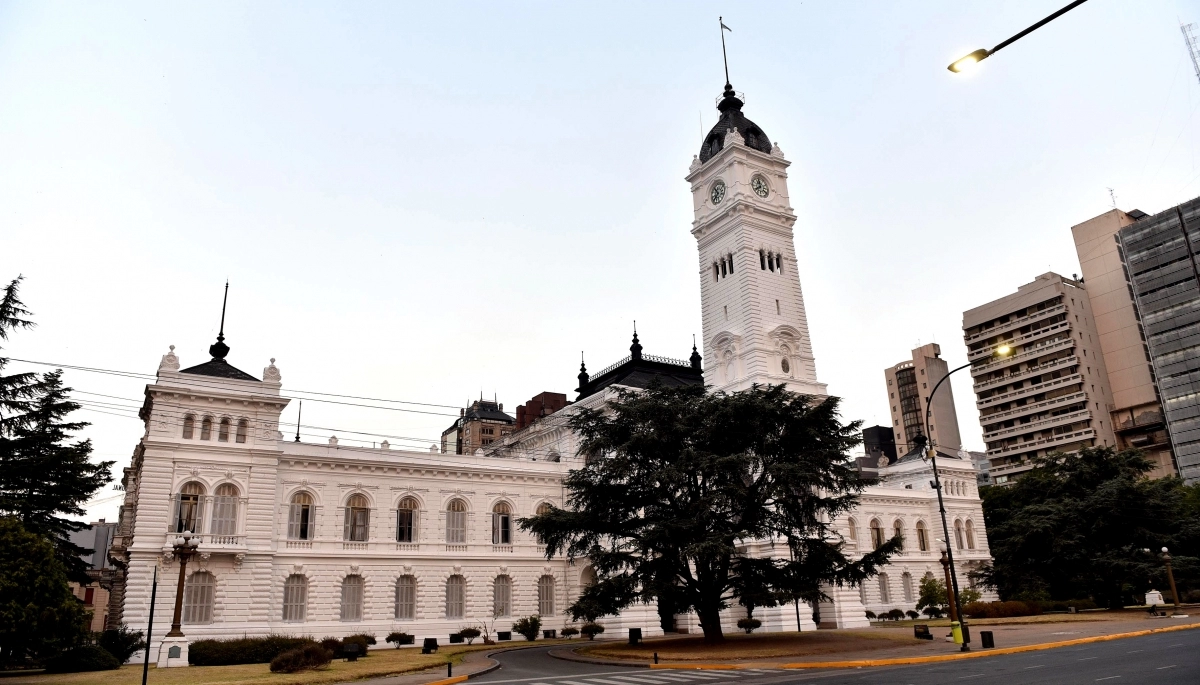 Garro confirmó 47% de aumento para municipales en La Plata