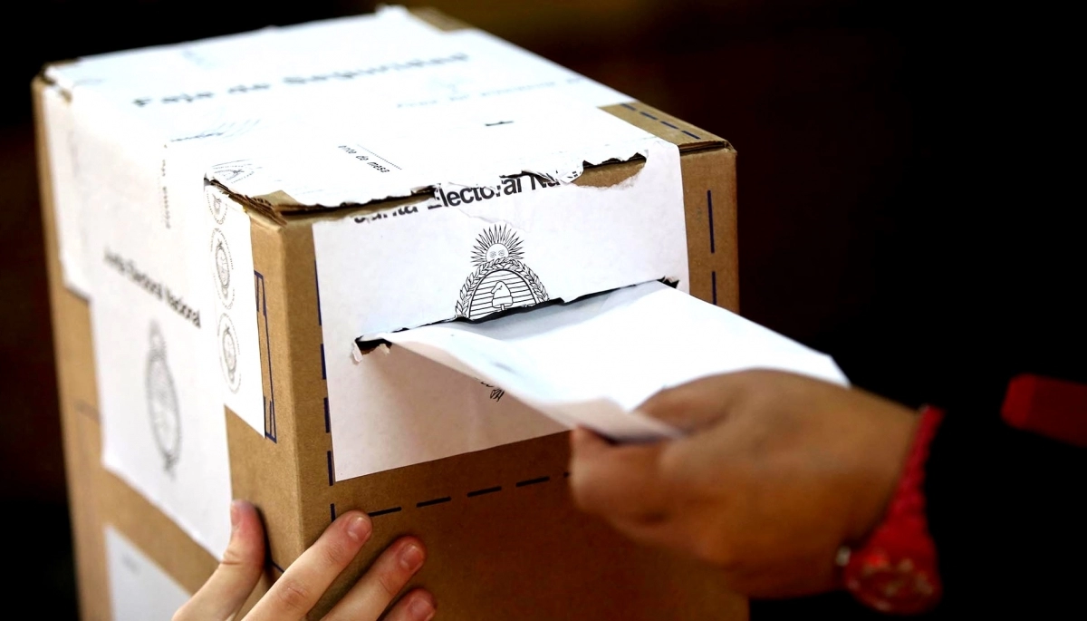 Un senador de Juntos presentó oficialmente el proyecto para desdoblar las elecciones