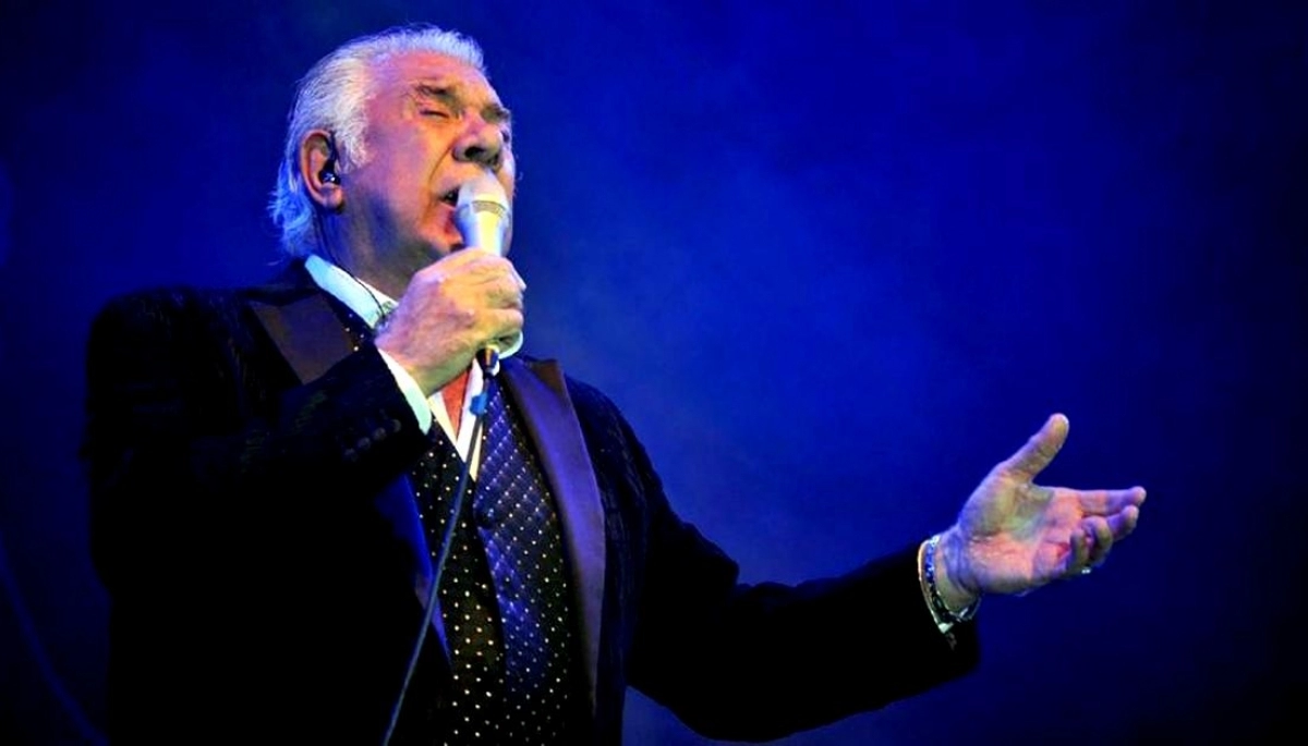 En un homenaje a Astor Piazzolla, Raúl Lavié se presenta en el Coliseo Podestá