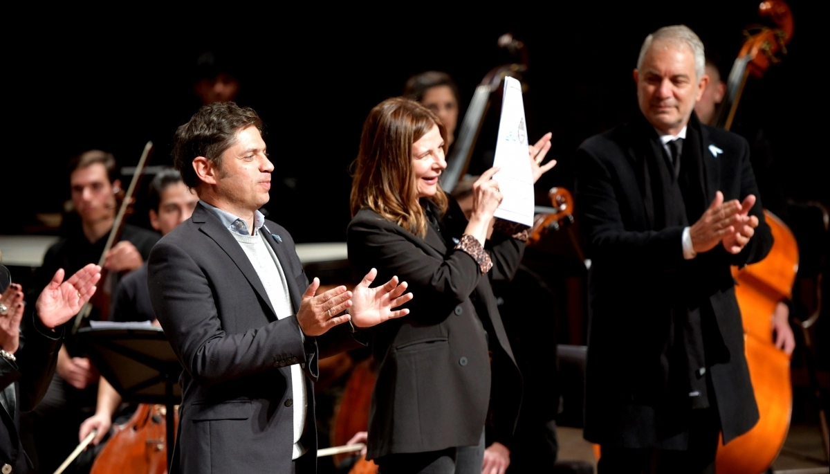 Kicillof presenció el Concierto Patrio en el Teatro Argentino de La Plata