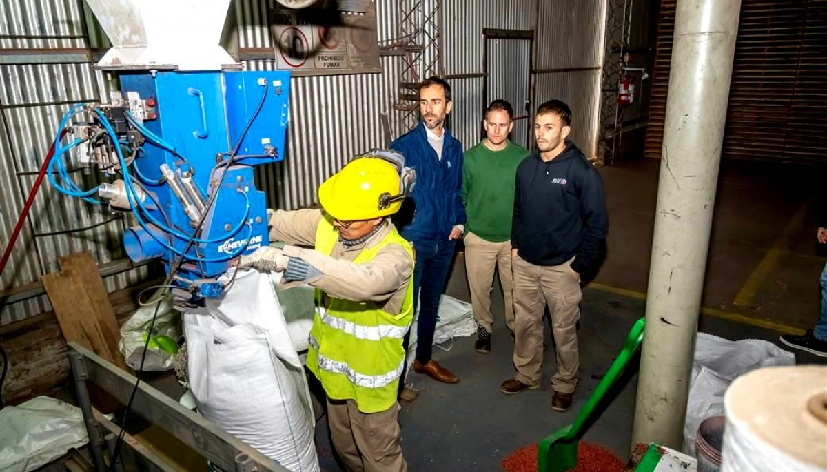 Petrecca visitó una empresa y apostó “al desarrollo de la agroindustria” local