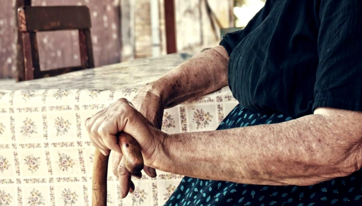 City Bell: delincuentes apuntaron a una abuela con un arma en la cabeza