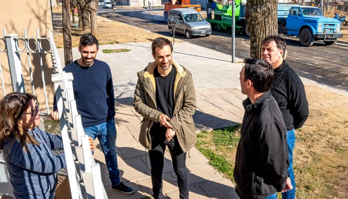 Petrecca recorrió el barrio 11 de Julio y las obras de pavimentación: “Hay un Estado presente”