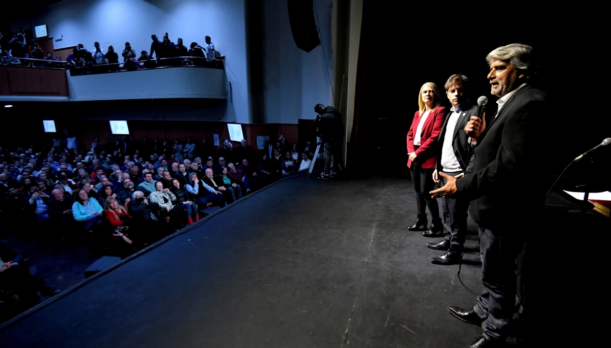 Cánticos a favor de Cristina y arenga de Kicillof sonaron en la asunción de Correa