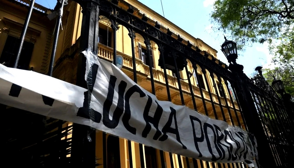 Toma de colegios: cuál es el millonario reclamo de la Ciudad a los padres de los alumnos