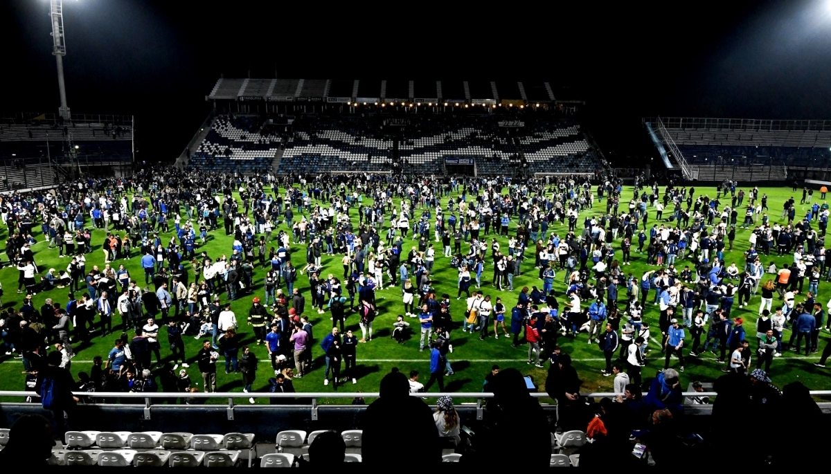 Tragedia en el fútbol: represión, un muerto y la explicación de Berni