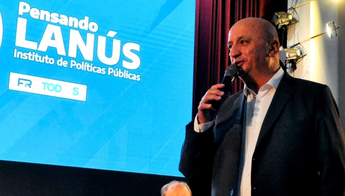 Russo presentó el Instituto “Pensando Lanús” y confirmó su carrera a la Intendencia