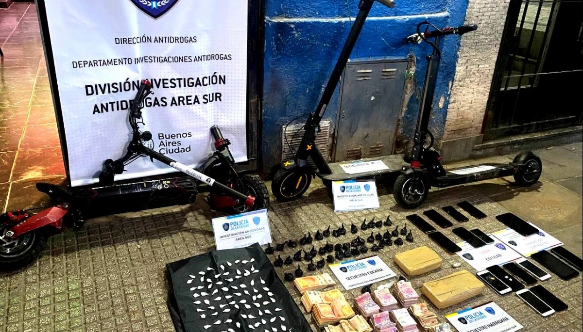 En Constitución, la Policía de la Ciudad detuvo a la banda de los narco-monopatín