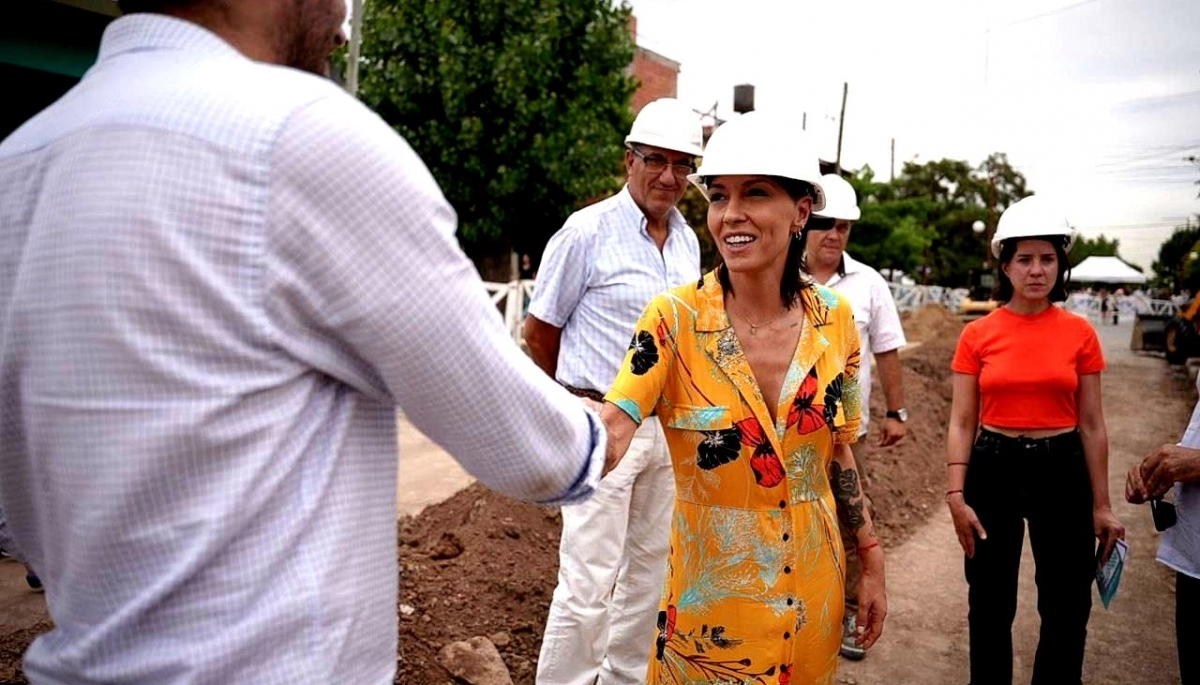 Mayra Mendoza recorrió las obras del acueducto y anunció mejoras en San Francisco Solano