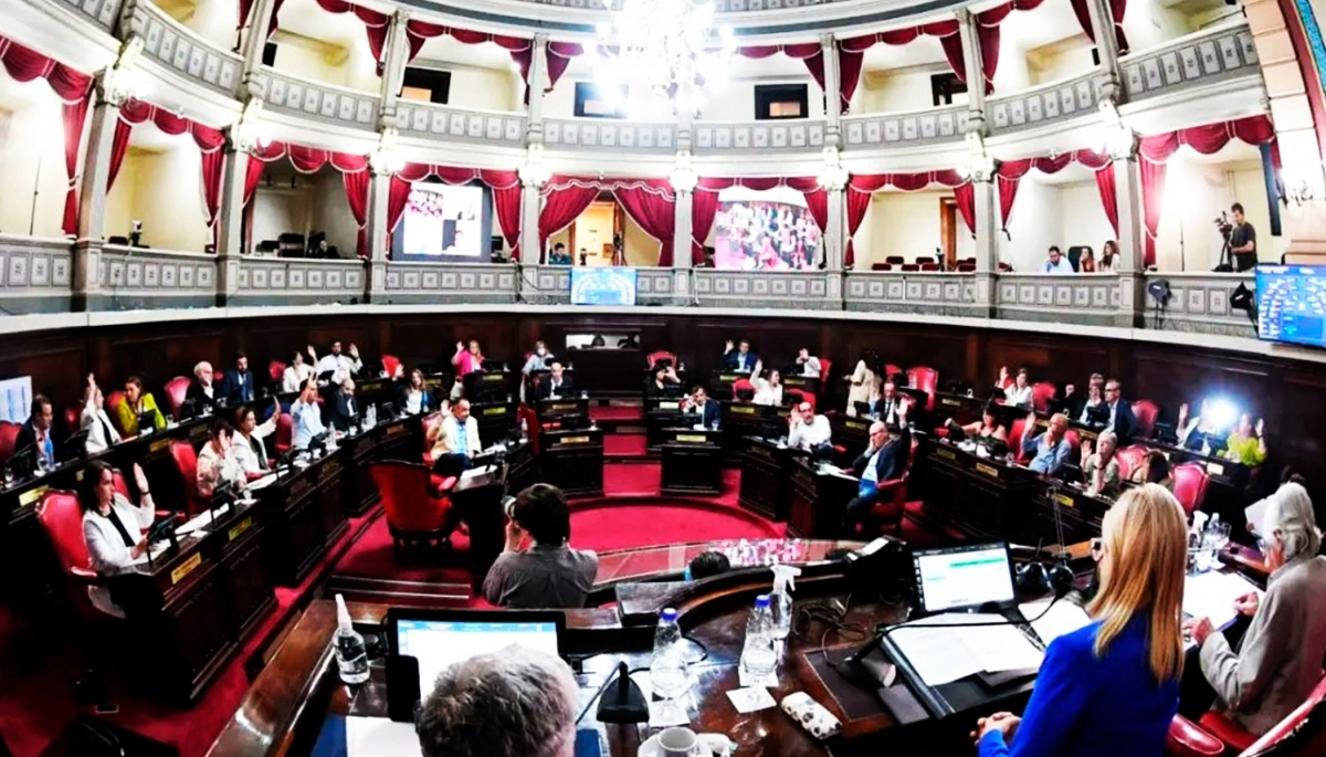 Entre gallos y medianoche, la Legislatura aprobó el Presupuesto y la Ley Fiscal 2023
