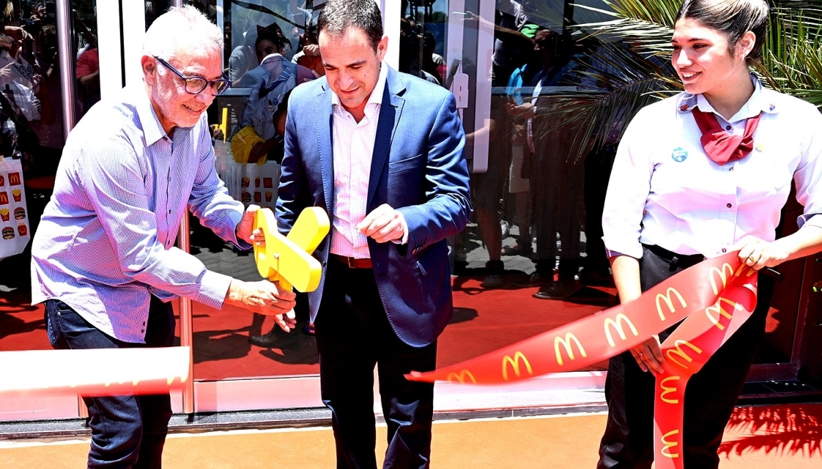 Zamora estuvo presente en la inauguración del cuarto local de McDonald´s en Tigre