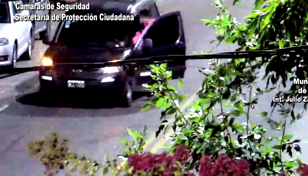 No hacían Crossfit: detuvieron a una pareja que robaba una camioneta a empujones