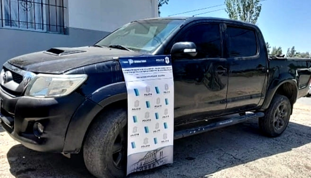 Dos hombres en una camioneta tenían a una adolescente intoxicada con cocaína
