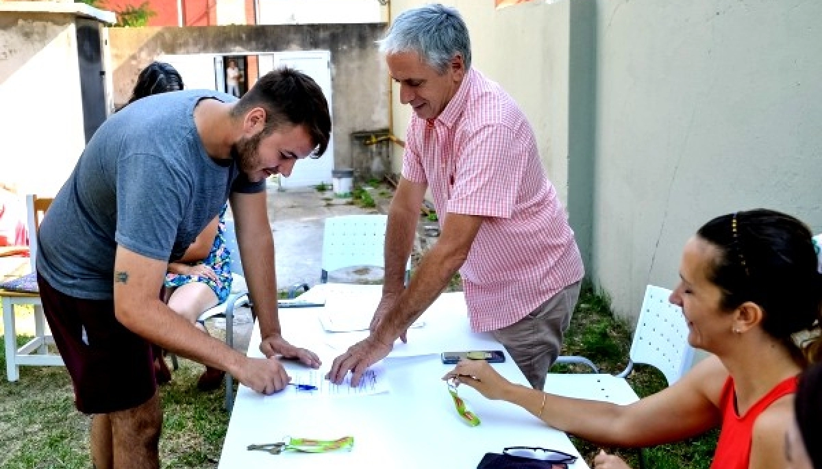 Gastón entregó llaves a nuevos estudiantes de la Residencia Universitaria de Chascomús en La Plata