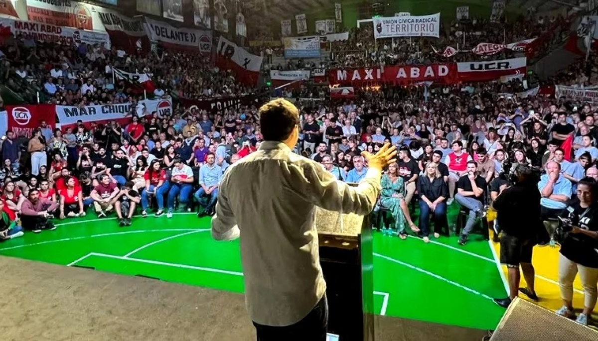 Abad y 4.000 personas en Mar del Plata, abrieron su precandidatura
