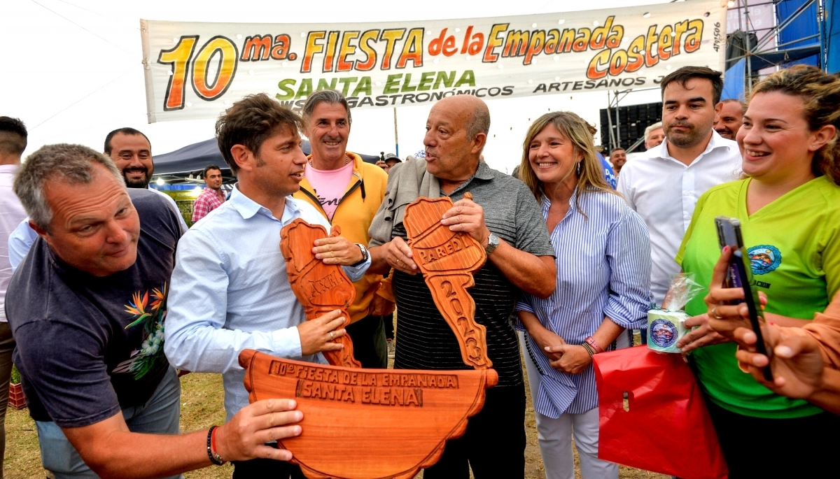 En Mar Chiquita: Kicillof entregó más de 200 escrituras y participó de un festival costero